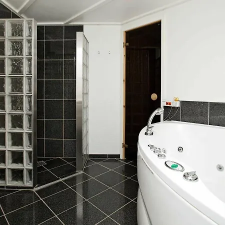 Three-bedroom Holiday In Gorlev 2